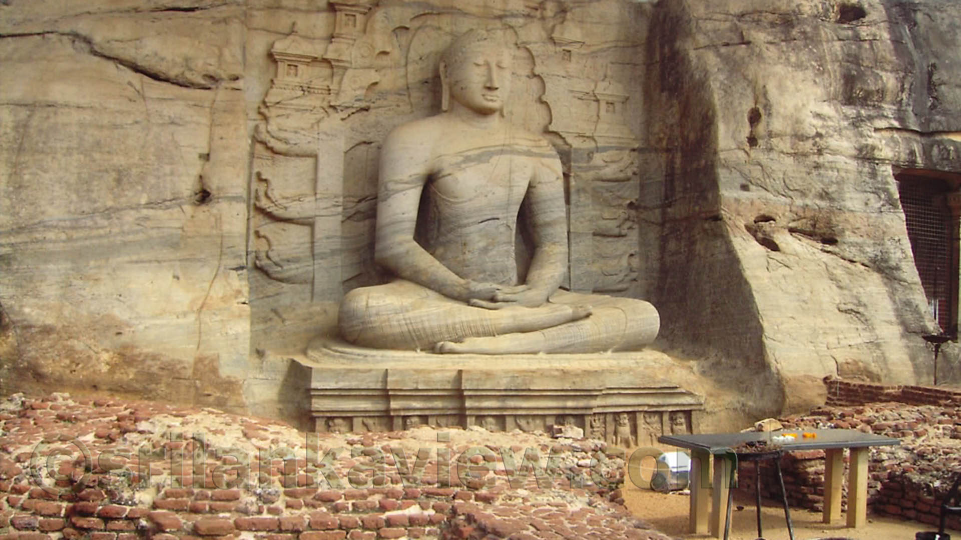 Gal Viharaya Seated Buddha Statue  